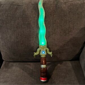 Disney's Raya And The Last Dragon - Raya's Action & Adventure Sword Dress Up